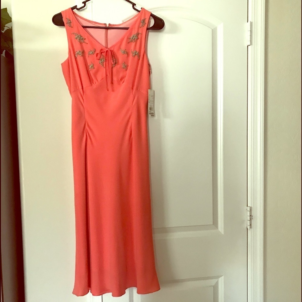 NWT  Women’s  long midi dress Small
